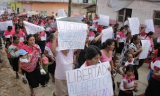 18 de mayo del 2012 El Bosque, Chiapas, México. Más de 1000 personas se dieron cita en el auditorio del municipio de El Bosque. Después...