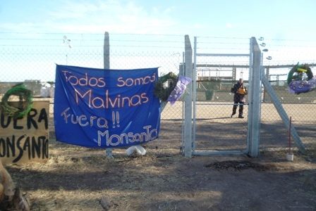 Luego de 12 días de acampe que bloquea las entradas de la planta en construcción de la multinacional Monsanto, en la localidad de Malvinas Argentinas (Córdoba);...