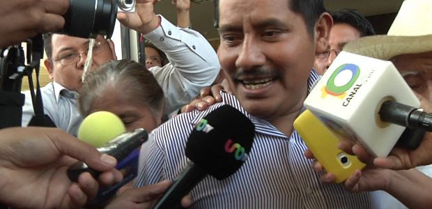 Cerca de las 12 del día, llegó Alberto Patishtán Gómez a Chiapas por el aeropuerto Angel Albino Corzo de de capital. El profe encarcelado desde el año...