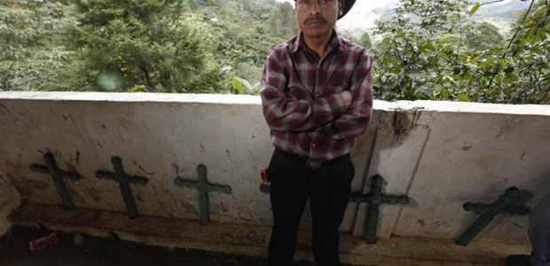 Nos comparte su palabra Nicolás Arias Cruz, uno de los representantes de los y las compas desplazados de la colonia Puebla, luego de que regresaron...