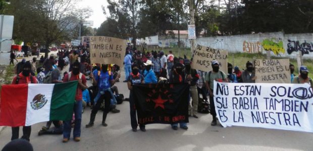 Estos videos nos muestran la movilización masiva por la masacre de estudiantes de Ayotzinapa en el estado de Guerrero, que se llevó a cabo en...