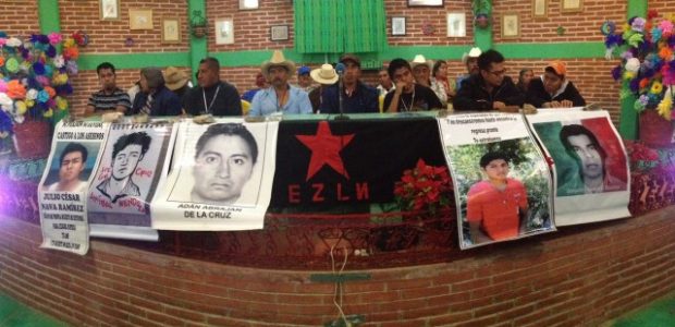 Tejemedios La Otra Jovel, Chiapas, Territorio Rebelde, 2 de enero de 2015.- Madres y padres de familia de los estudiantes de Ayotzinapa desaparecidos y asesinados...