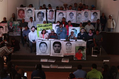 150209-Ayotzinapa-respalda-a-EAAF