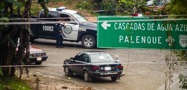 Ejidatarios priístas resguardados por varias patrullas policiacas y camiones de la policía estatal, han entrado durante los últimos días a la zona de Agua Azul...