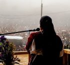 Miles de personas zapatistas,organizaciones y sociedad civil esperaron y recibieron a la vocera conocida como #MariChuy,y los concejales del CNI en oventik,Donde denunciaron una más...